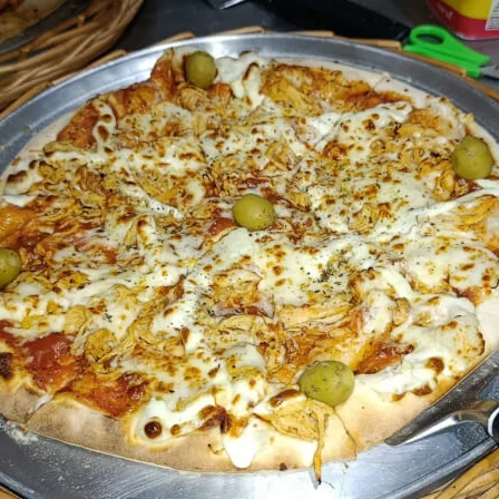 Pizza de frango com Catupiry da Fabim Pizzas, vista de cima